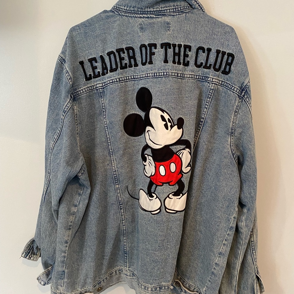 Disney light wash Jean jacket Mickey Mouse size xxl, like new